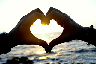 4205-heart-with-hands-couple-pdpics1