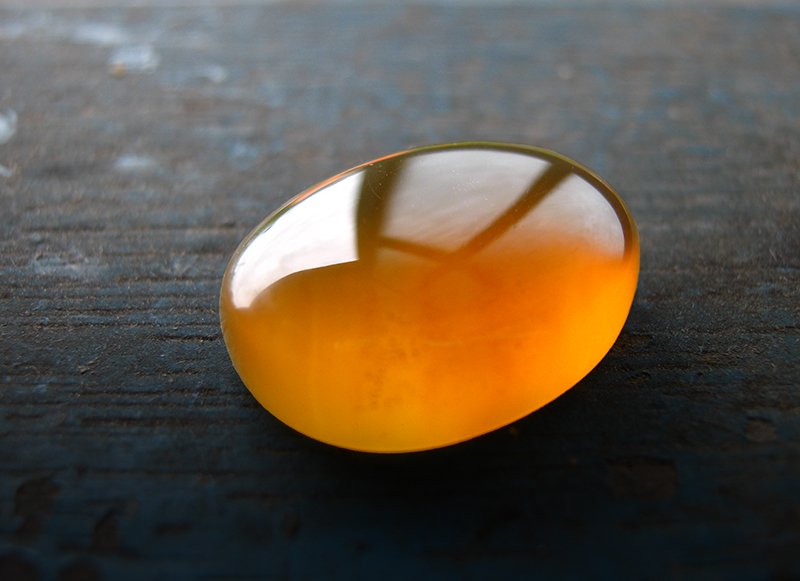 Borneo_amber_from_Sabah,_Malaysia-wiki